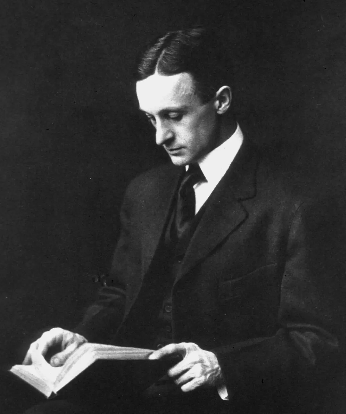 Bác sĩ phẫu thuật thần kinh Harvey Cushing (1869–1939). Ảnh: Wikimedia Commons, Public domain.